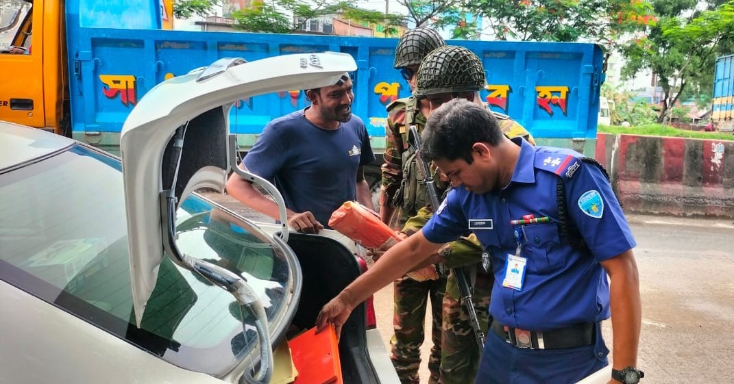কুমিল্লায় যৌথবাহিনীর চেকপোস্ট: ৮ হাজার টাকা জরিমানা, মোটরসাইকেল জব্দ